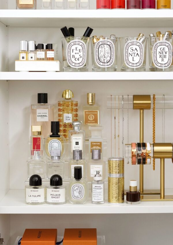 9+ Easy Ways to Organize Perfume on Your Shelf for a More Streamlined Look