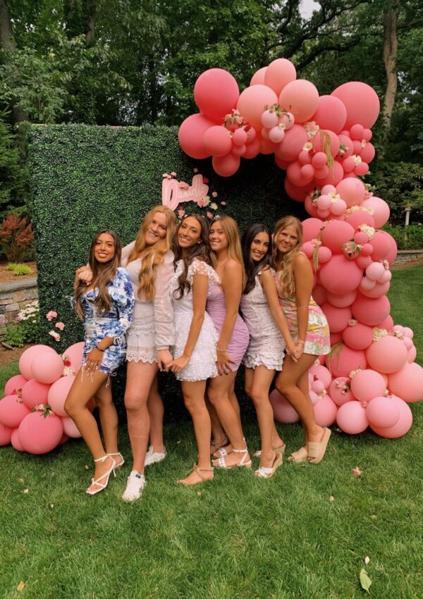 21+ Stunning Graduation Photo Booth Ideas That Are Unforgettable